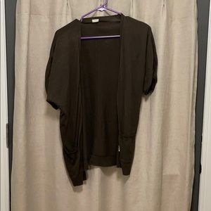 Light weight short sleeve olive sweater